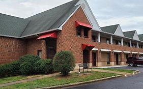 Red Roof Inn & Suites Cornelius - Lake Norman Exterior photo