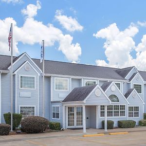Microtel Inn & Suites By Wyndham Broken Bow Exterior photo