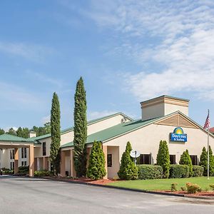 Days Inn & Suites By Wyndham Peachtree Corners Norcross Exterior photo
