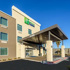 Holiday Inn Express Hotel And Suites Bastrop, An Ihg Hotel Exterior photo