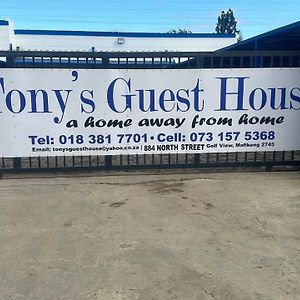 Tony'S Guest House 2 Mafikeng Exterior photo