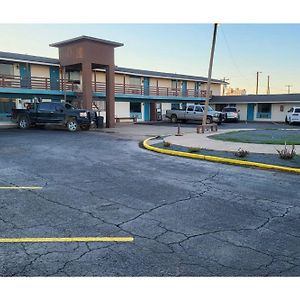 Budget Inn By Oyo Frederick Us-183 Exterior photo