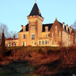 Chateau De Bellevue B&B Et Appartements Avec Piscine Chauffee Et Chambres Partout Climatisees Saint-Avit (Charente) Room photo