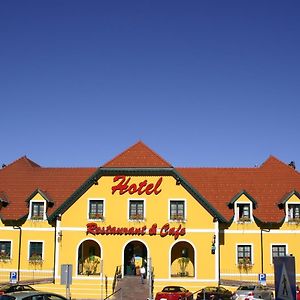 Autobahnrestaurant & Motorhotel Zobern Zöbern Exterior photo