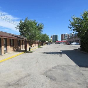 The Capri Motel Winnipeg Exterior photo