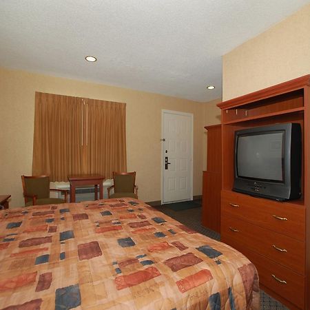 Econo Lodge Inn & Suites Downtown Rensselaer Quarto foto