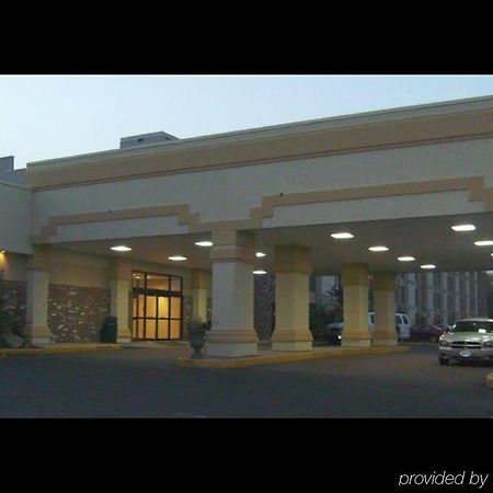 Holiday Inn Springfield-Holyoke Exterior foto