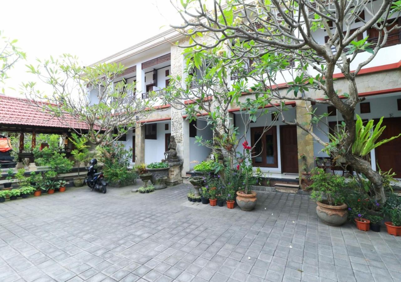 Puri Jayaraja Guest House Kuta Lombok Exterior foto