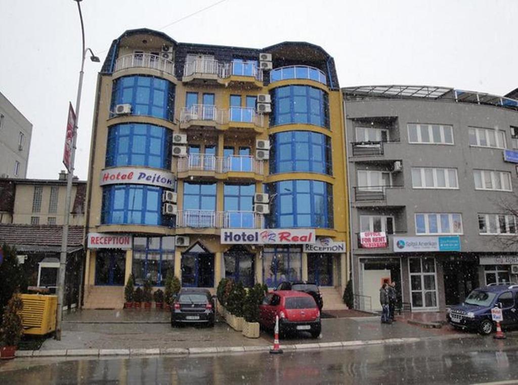 Hotel Real Pristina Exterior foto