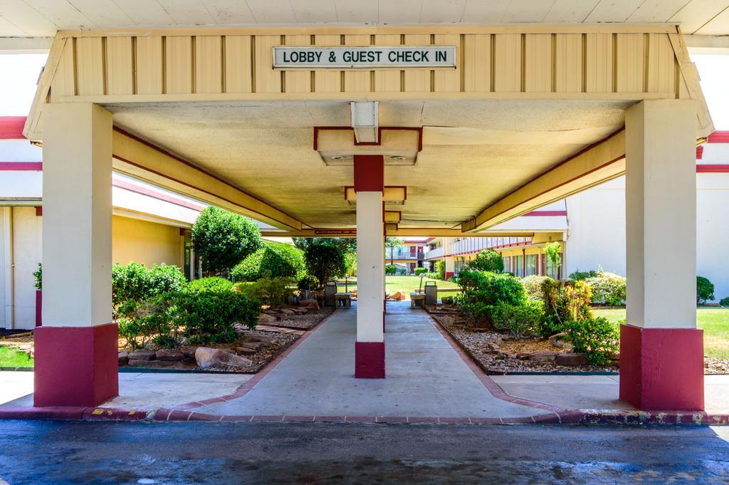 Executive Inn Hotel And Conference Center Lawton Exterior foto