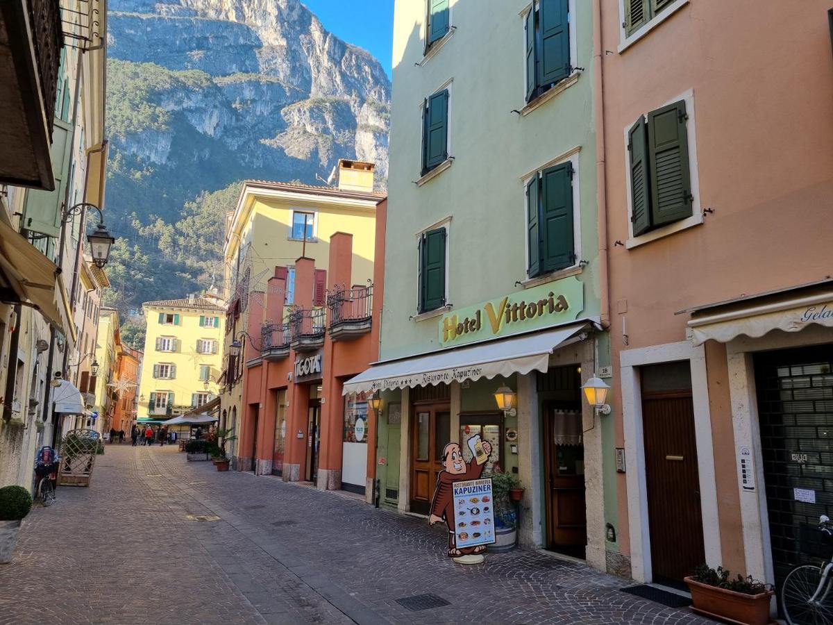 Hotel Vittoria Riva del Garda Exterior foto