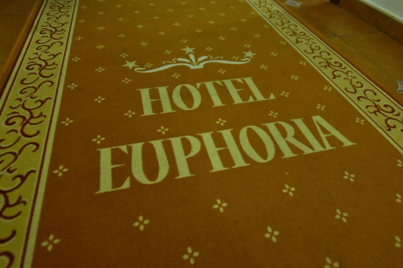 Hotel Euphoria Craiova Exterior foto