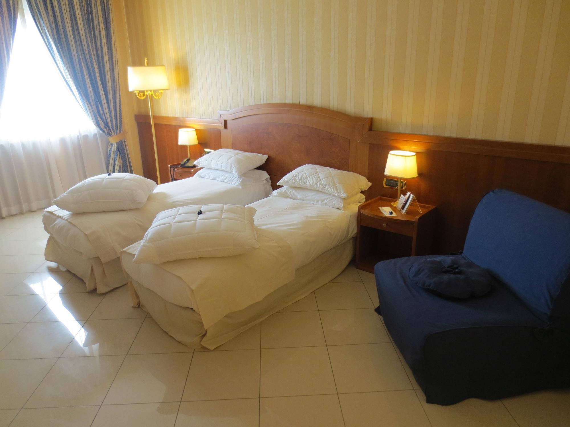 Hotel Joyfull Nápoles Exterior foto