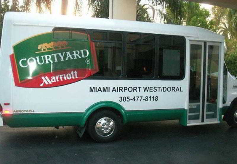 Courtyard Miami Airport West/Doral Hotel Exterior foto