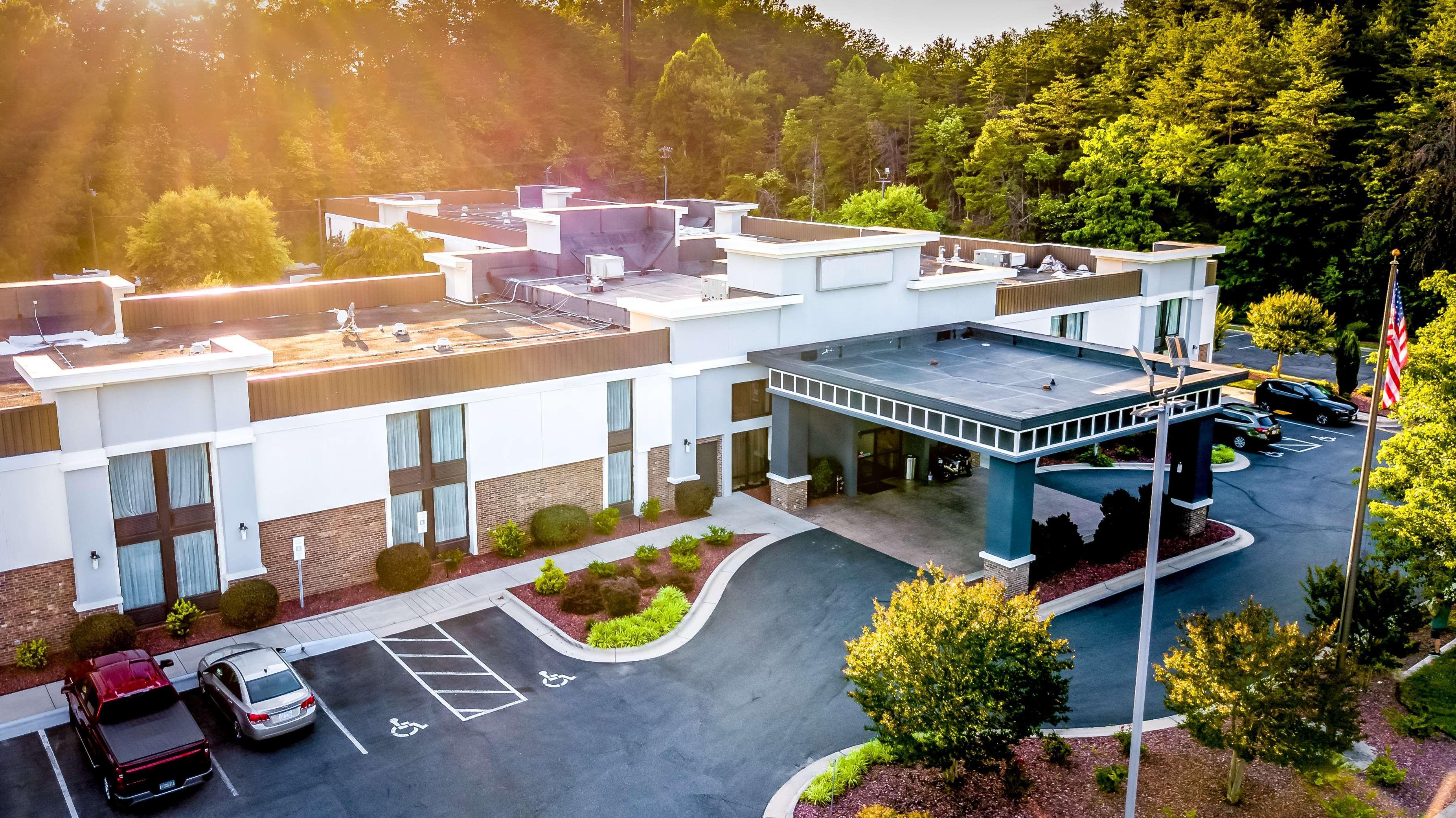 Best Western Plus Yadkin Valley Inn & Suites Jonesville Exterior foto