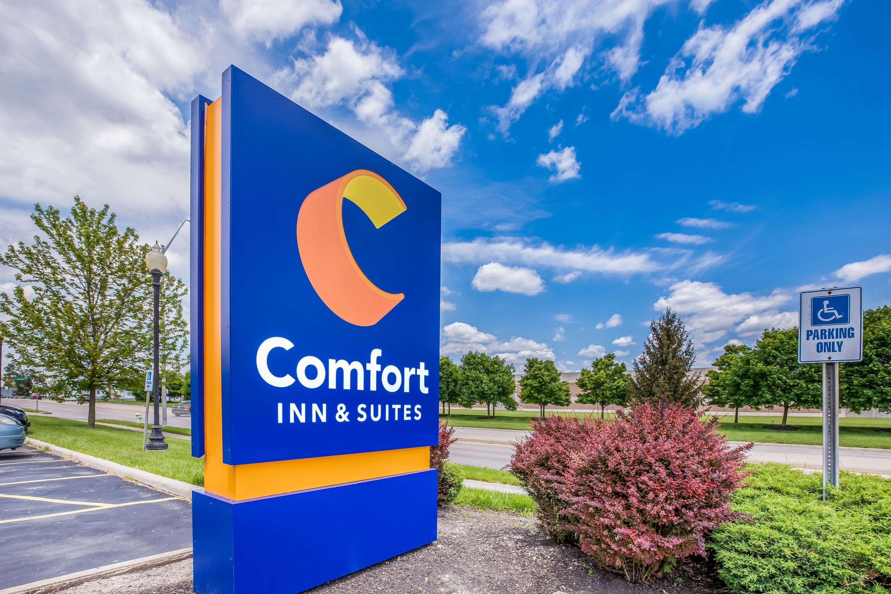 Comfort Inn & Suites Fairborn Near Wright Patterson Afb Exterior foto