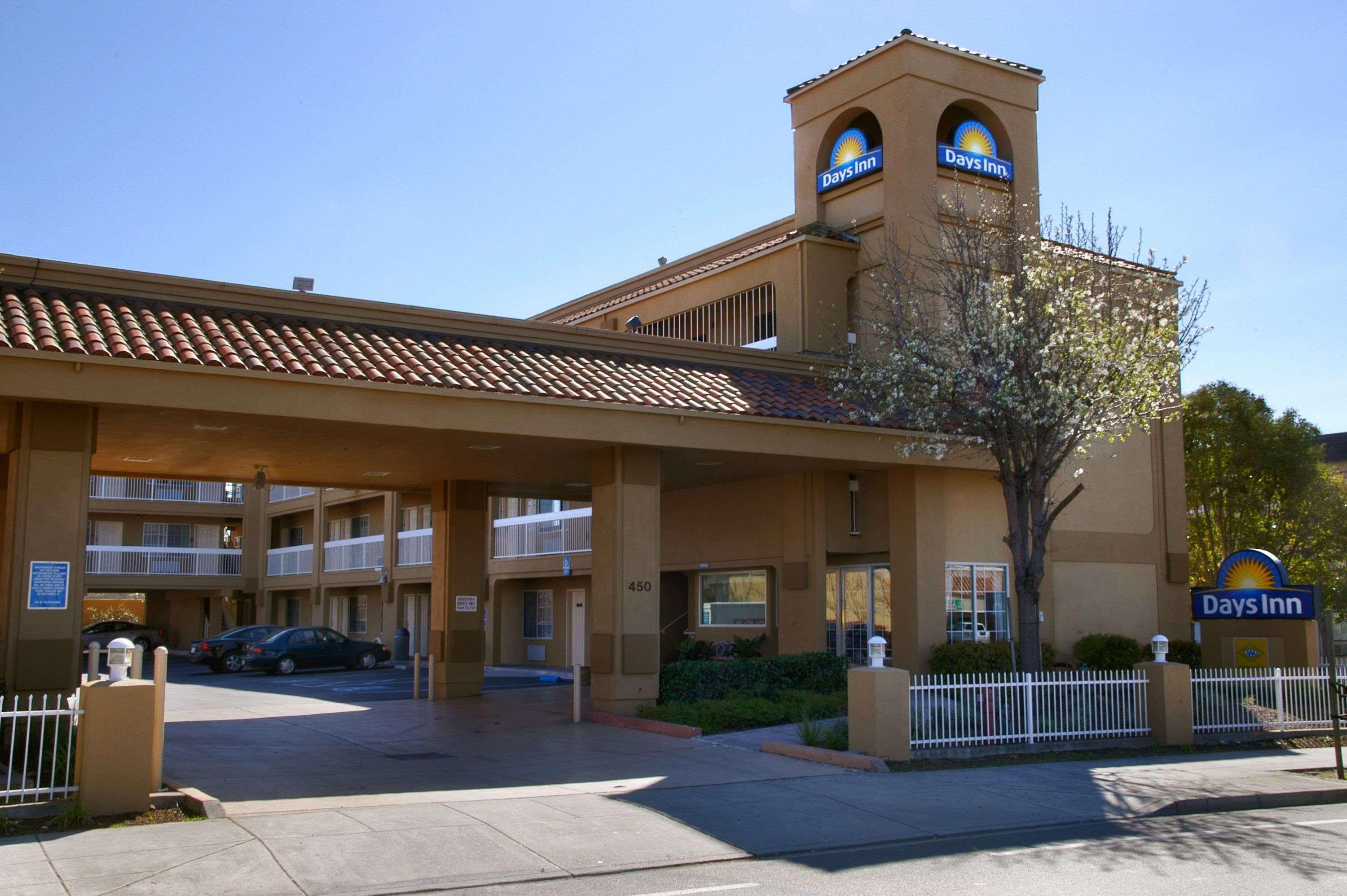 Days Inn By Wyndham Hayward Airport Exterior foto