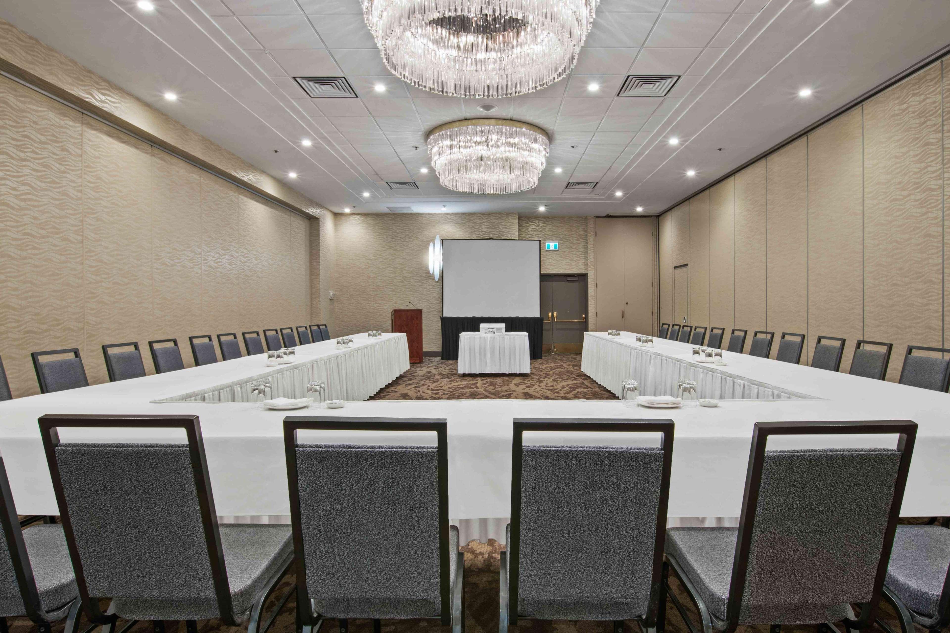 Best Western Premier Calgary Plaza Hotel & Conference Centre Exterior foto