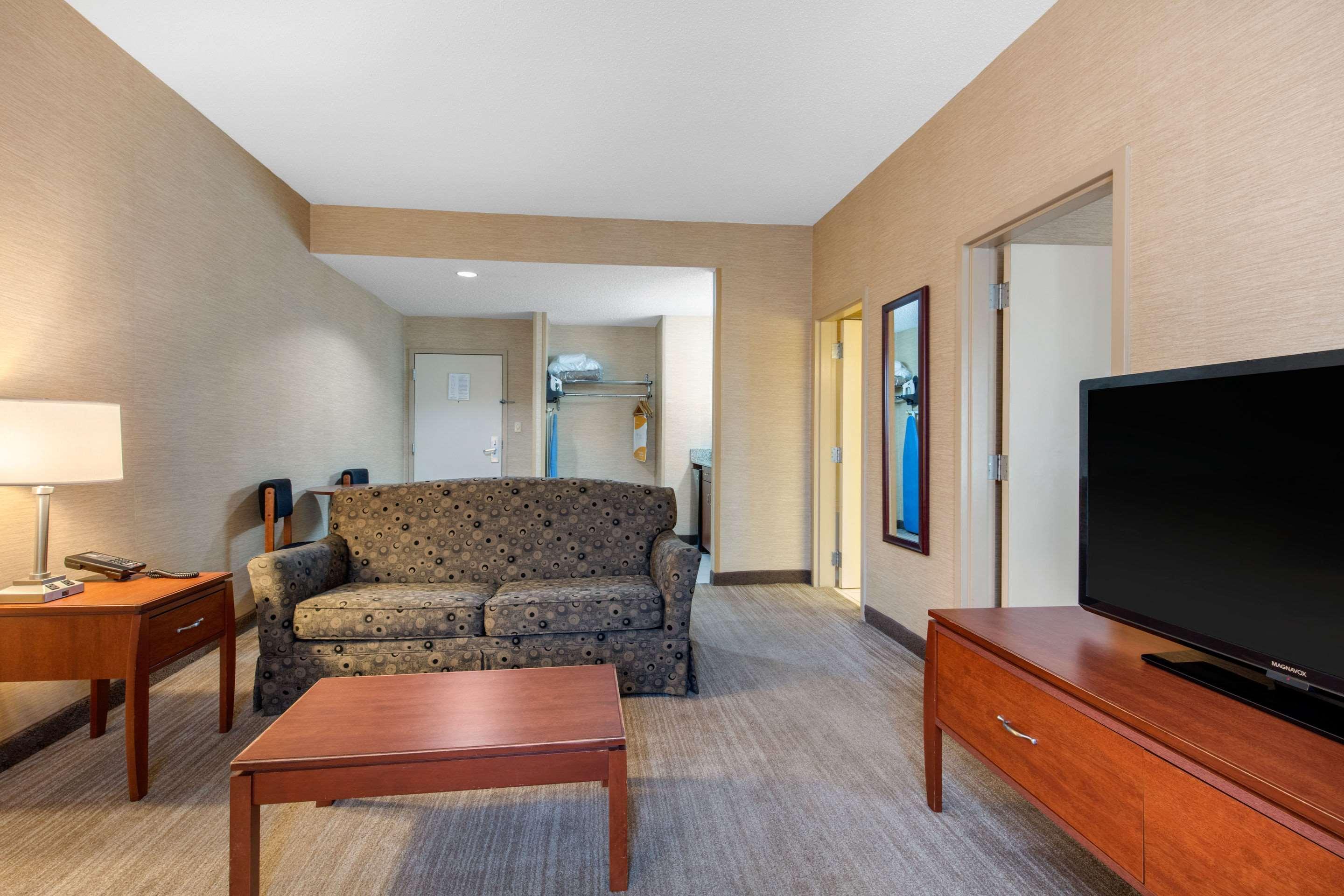 Quality Inn & Suites Benton - Draffenville Exterior foto
