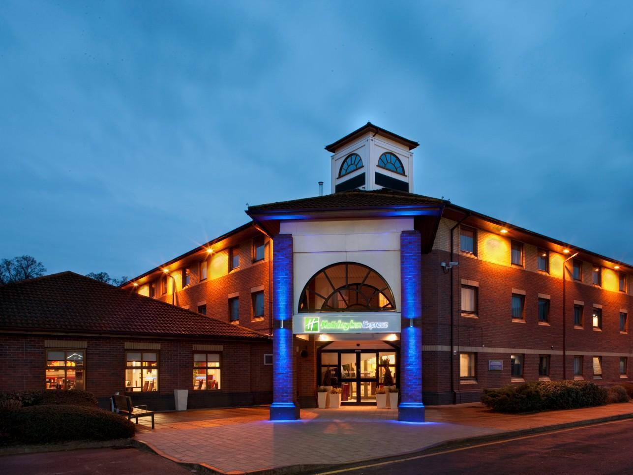 Holiday Inn Express Warwick - Stratford-Upon-Avon, An Ihg Hotel Exterior foto