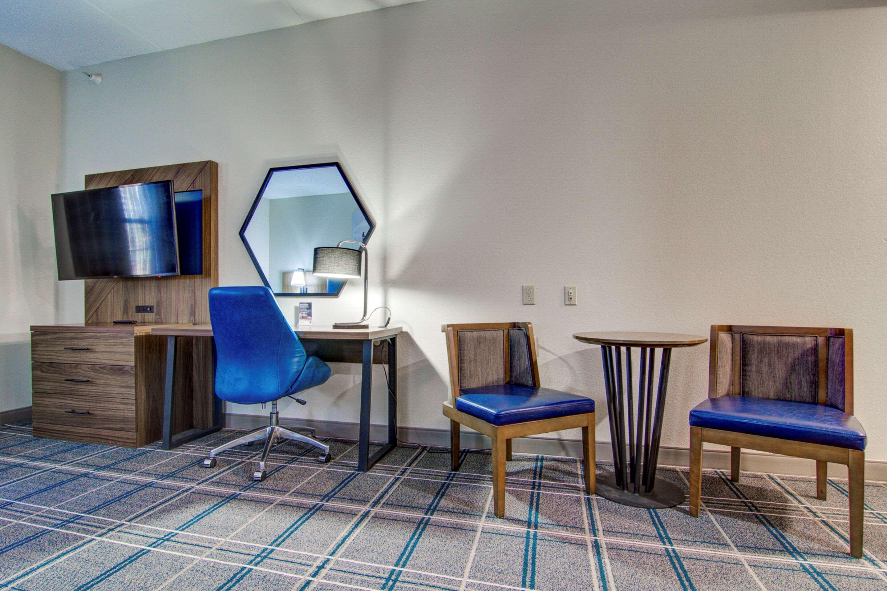 Comfort Suites Newport News Airport Exterior foto