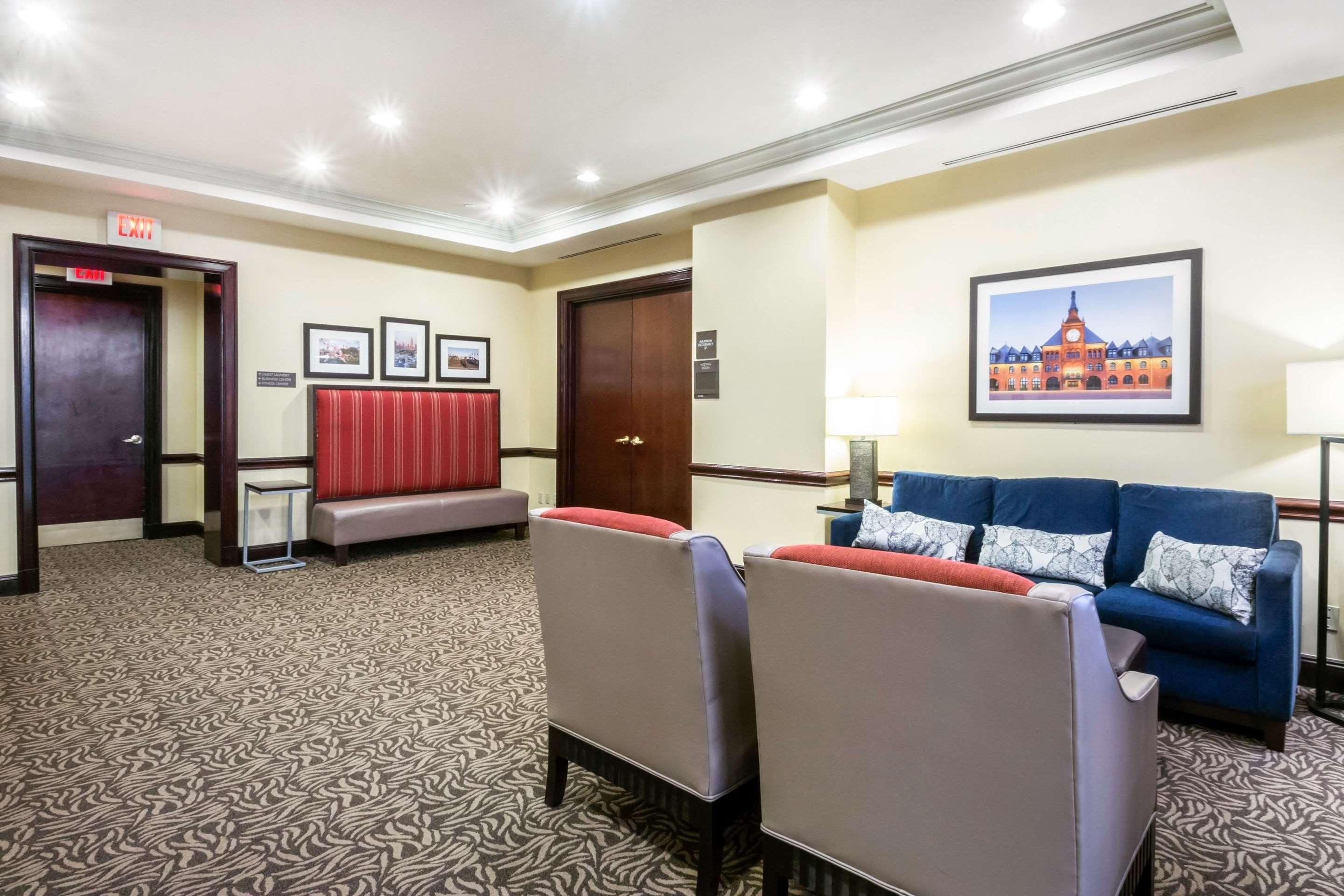 Comfort Suites At Woodbridge Avenel Exterior foto