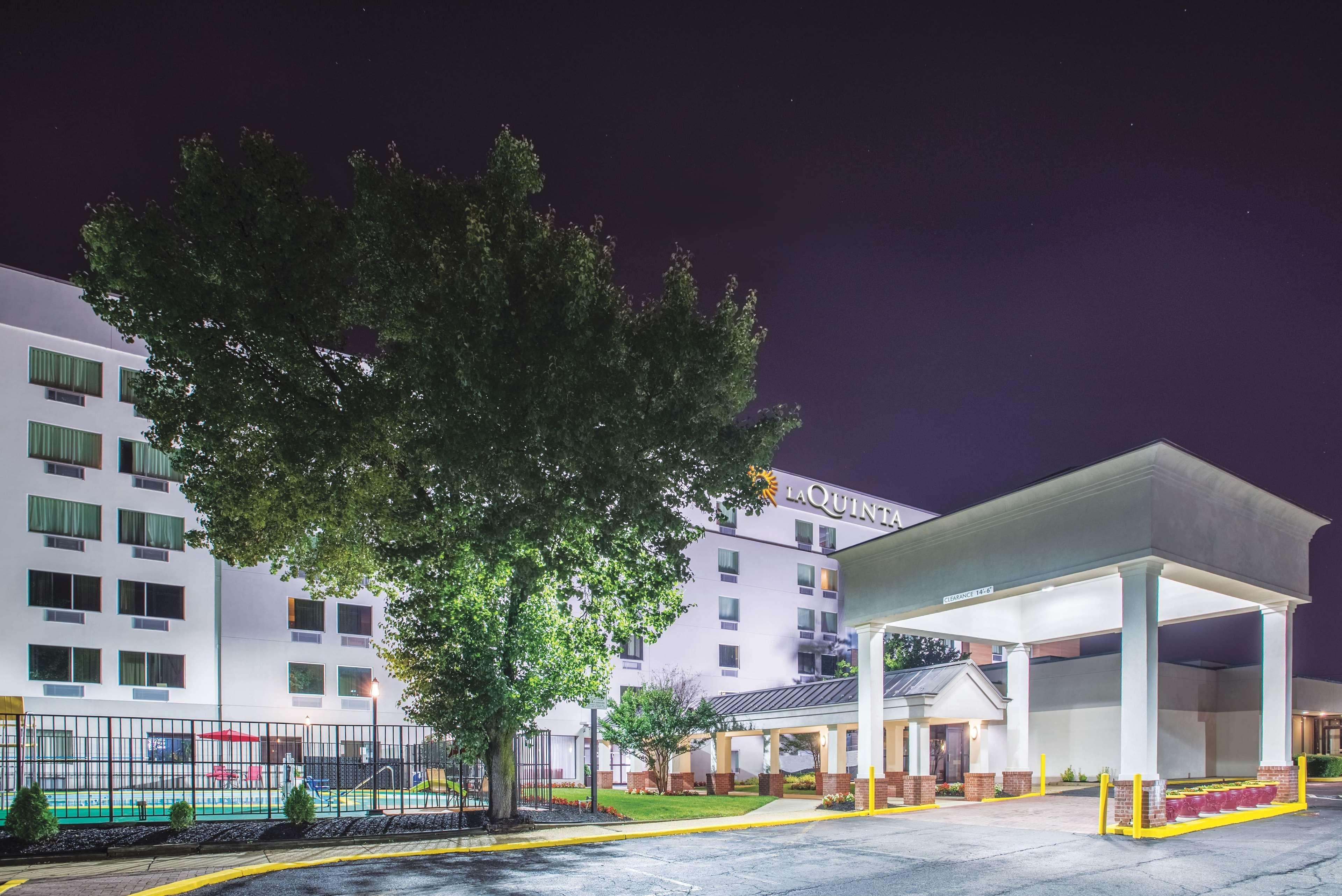 La Quinta Inn & Suites By Wyndham Dc Metro Capital Beltway Capitol Heights Exterior foto