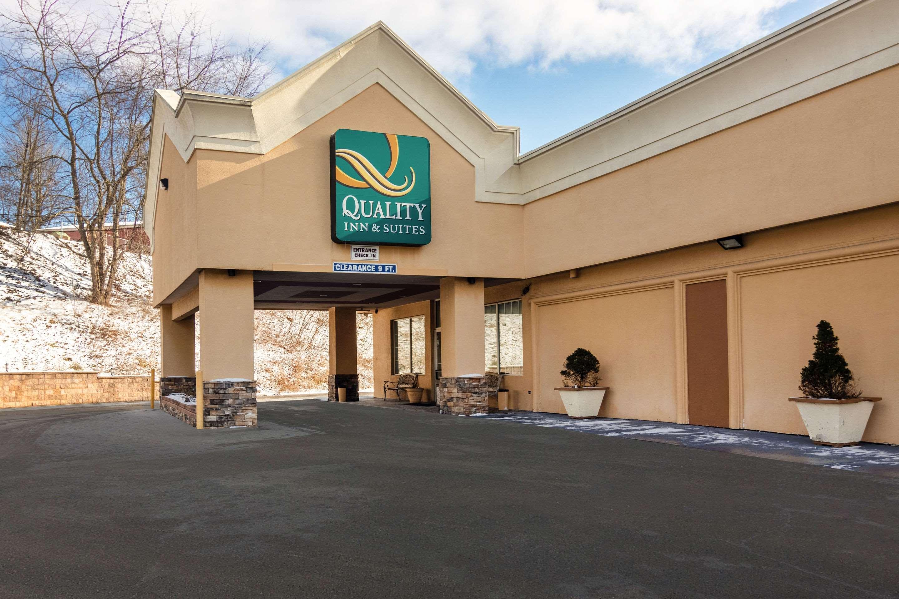 Quality Inn & Suites Indiana, Pa Exterior foto