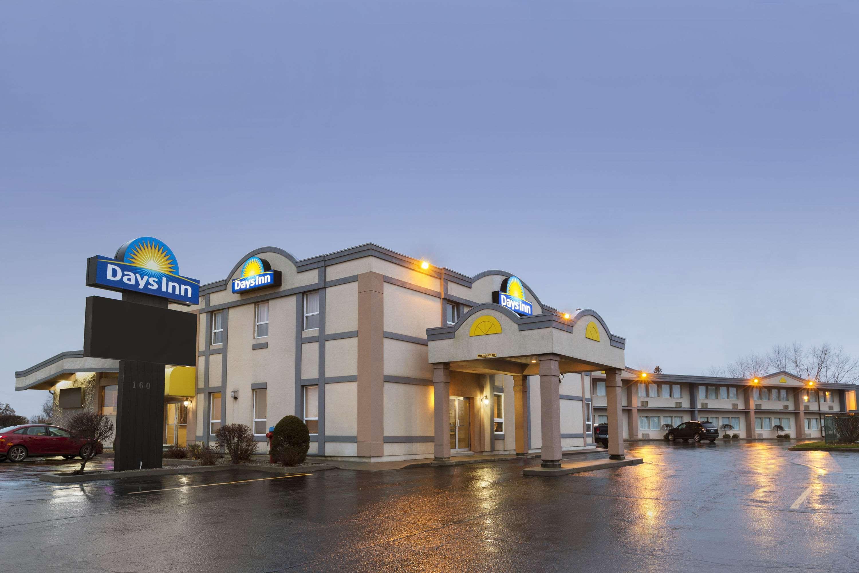 Days Inn By Wyndham Brockville Exterior foto