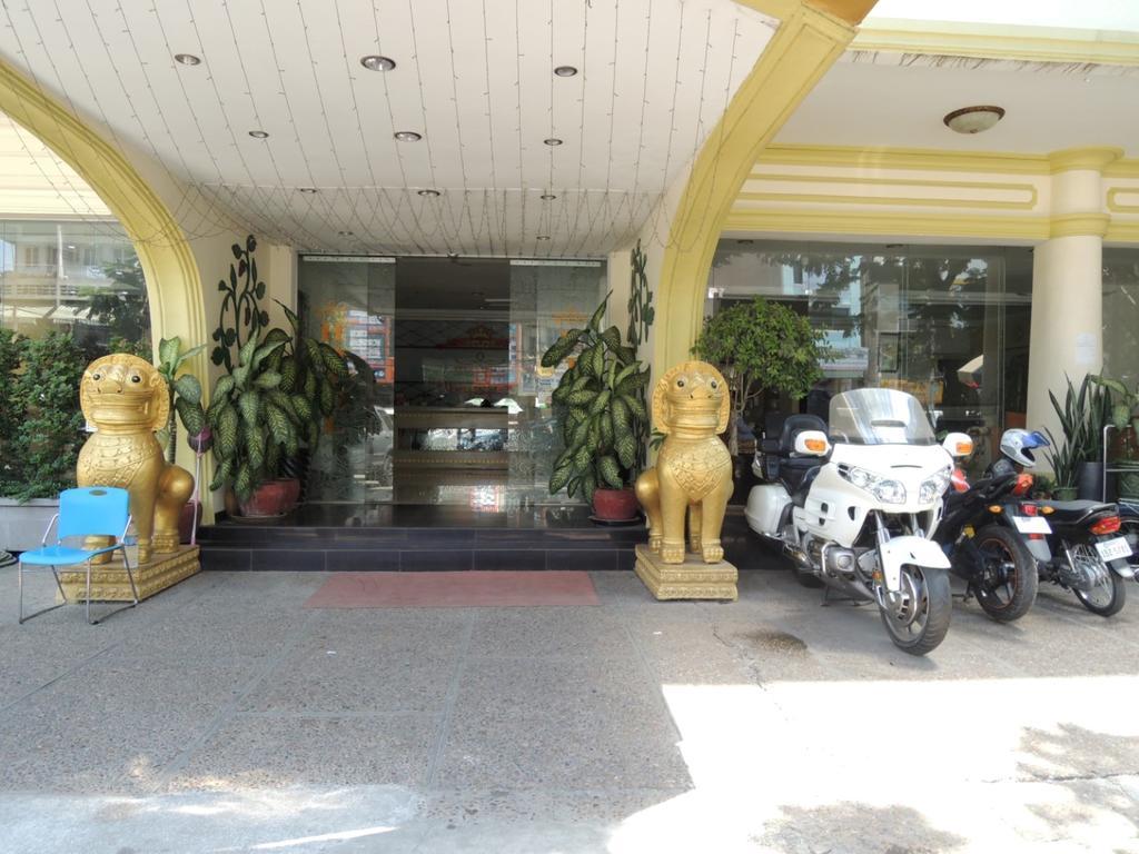 Regal Hotel Phnom Penh Exterior foto