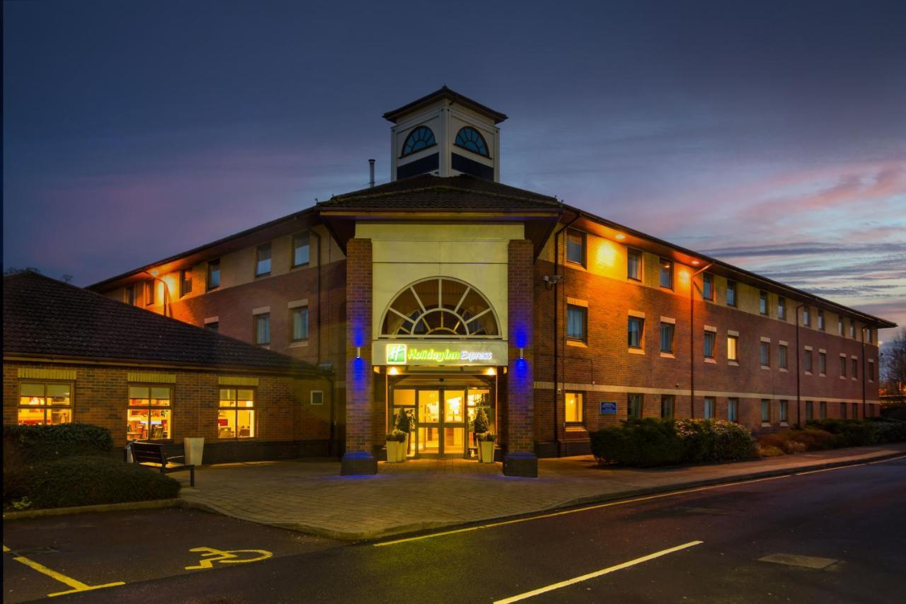 Holiday Inn Express Warwick - Stratford-Upon-Avon, An Ihg Hotel Exterior foto