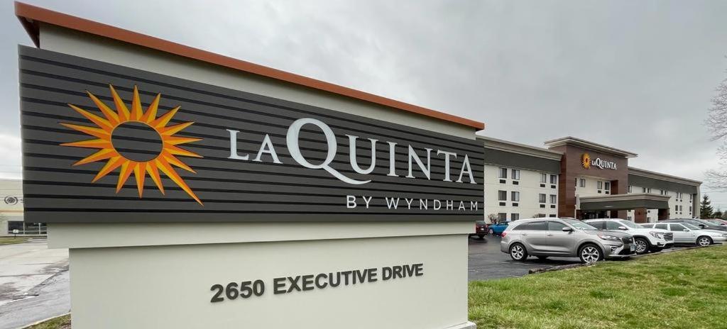 La Quinta Inn By Wyndham Indianapolis Airport Executive Dr Exterior foto