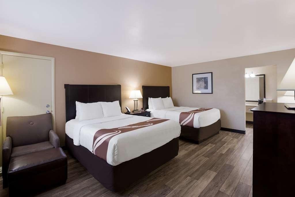 Quality Inn & Suites Big Rapids Quarto foto