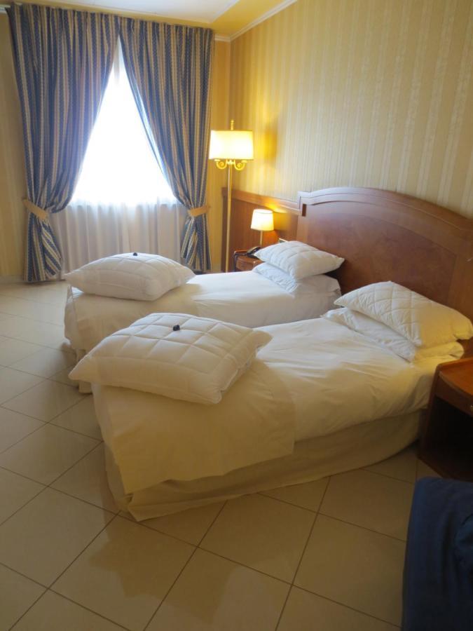 Hotel Joyfull Nápoles Exterior foto