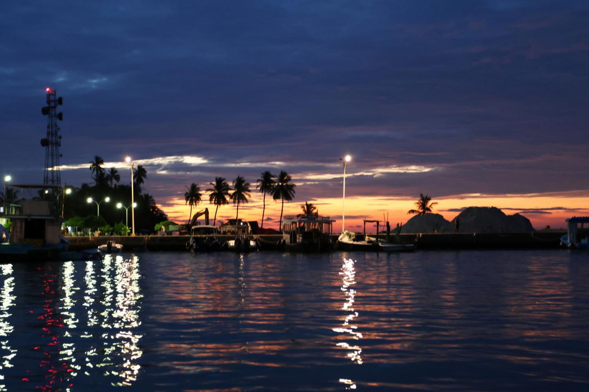 Hanifaru Transit Inn Dharavandhoo Exterior foto