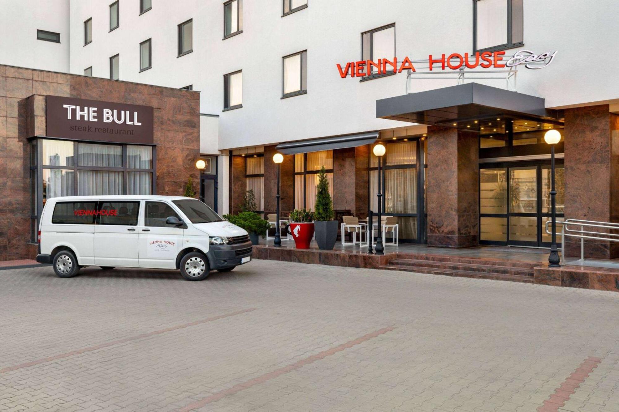 Vienna House Easy By Wyndham Bucharest Airport Hotel Otopeni Exterior foto