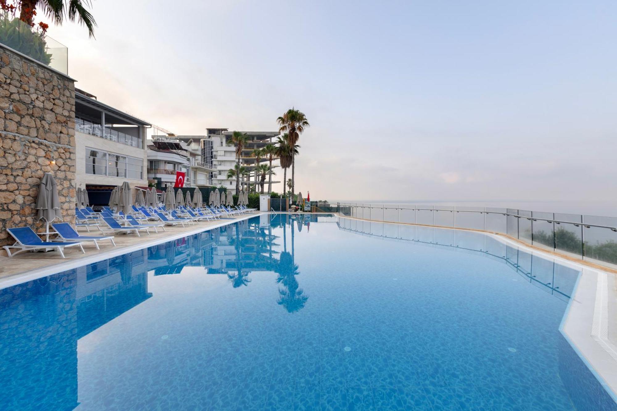 Ramada Plaza Antalya Hotel Exterior foto