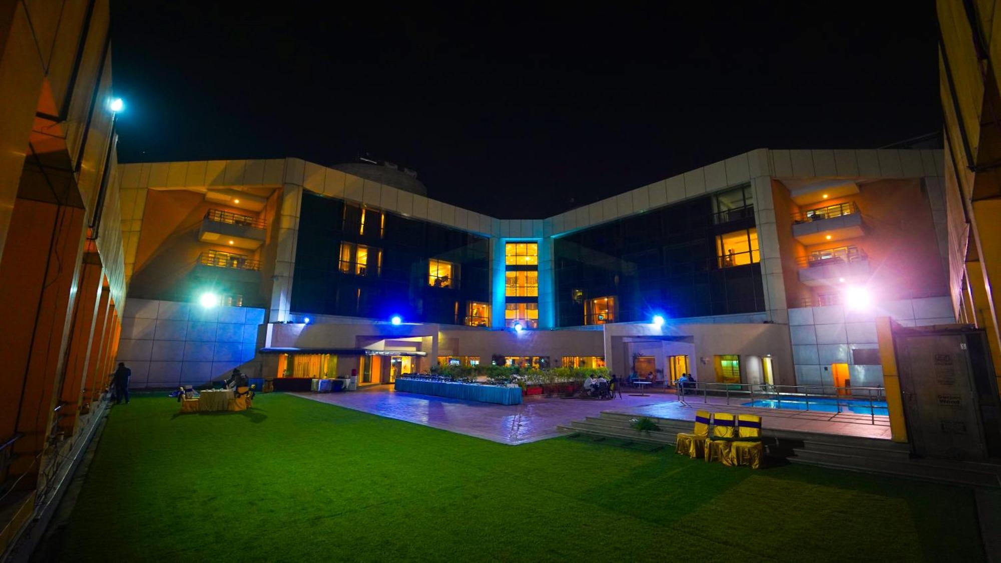 Hotel The Plaza Hyderabad Exterior foto