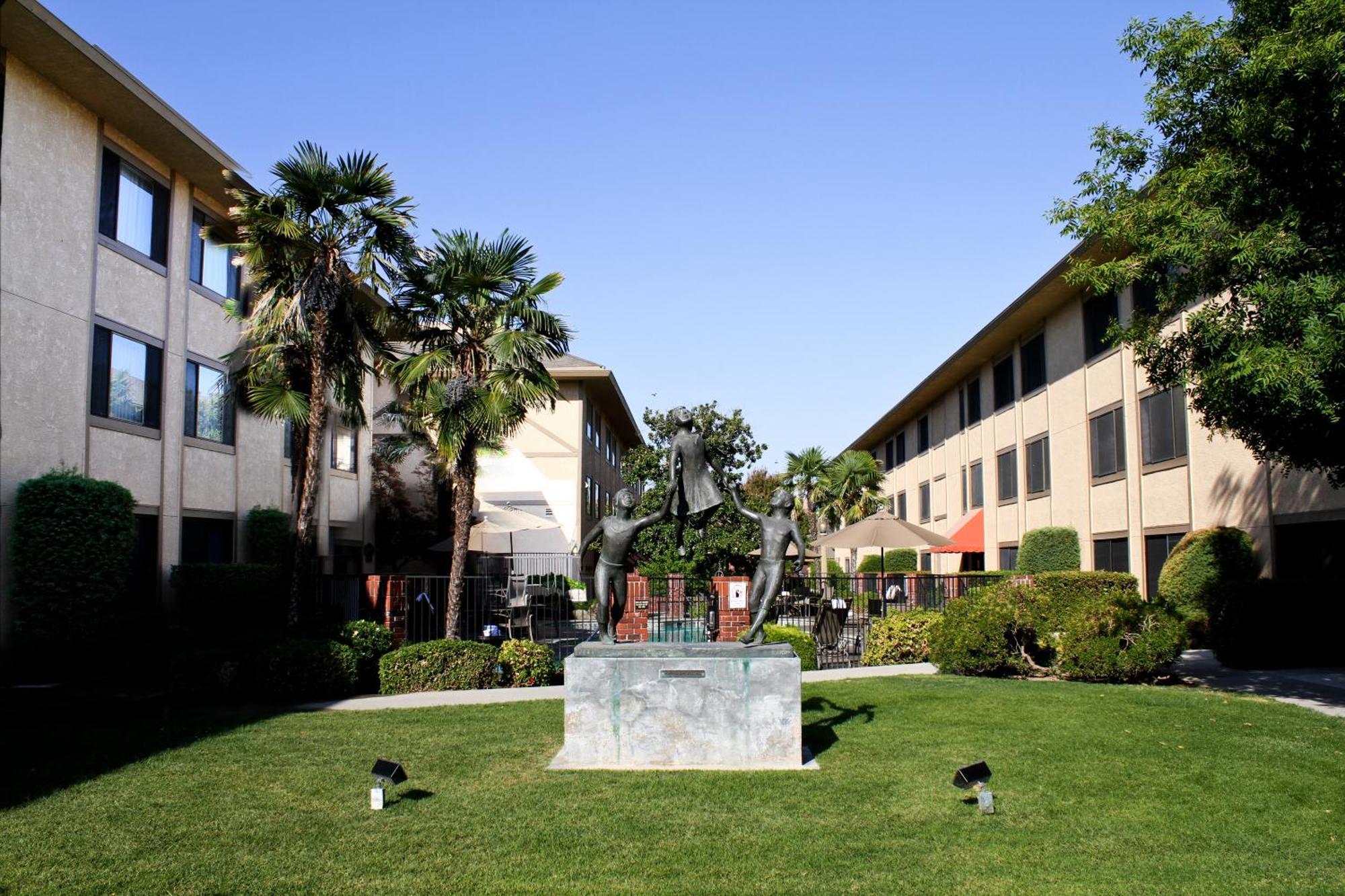 University Square Hotel Fresno Exterior foto