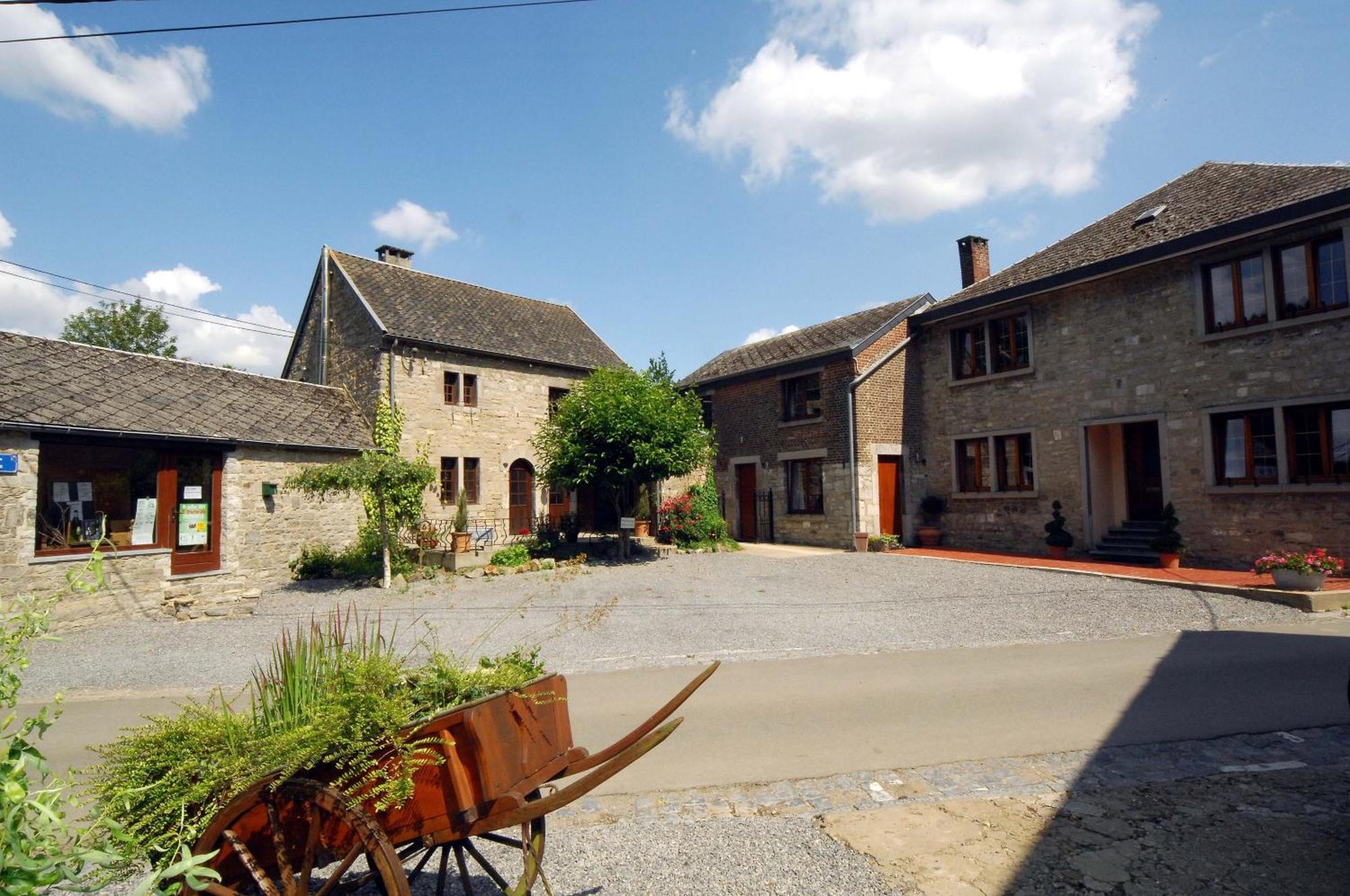 Hôtel/Restaurant à la Ferme Ferrières Exterior foto