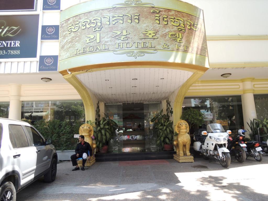 Regal Hotel Phnom Penh Exterior foto