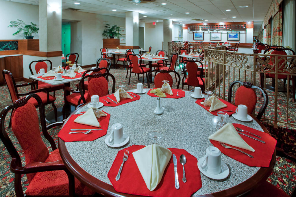 Ramada By Wyndham Cumberland Downtown Hotel Restaurante foto