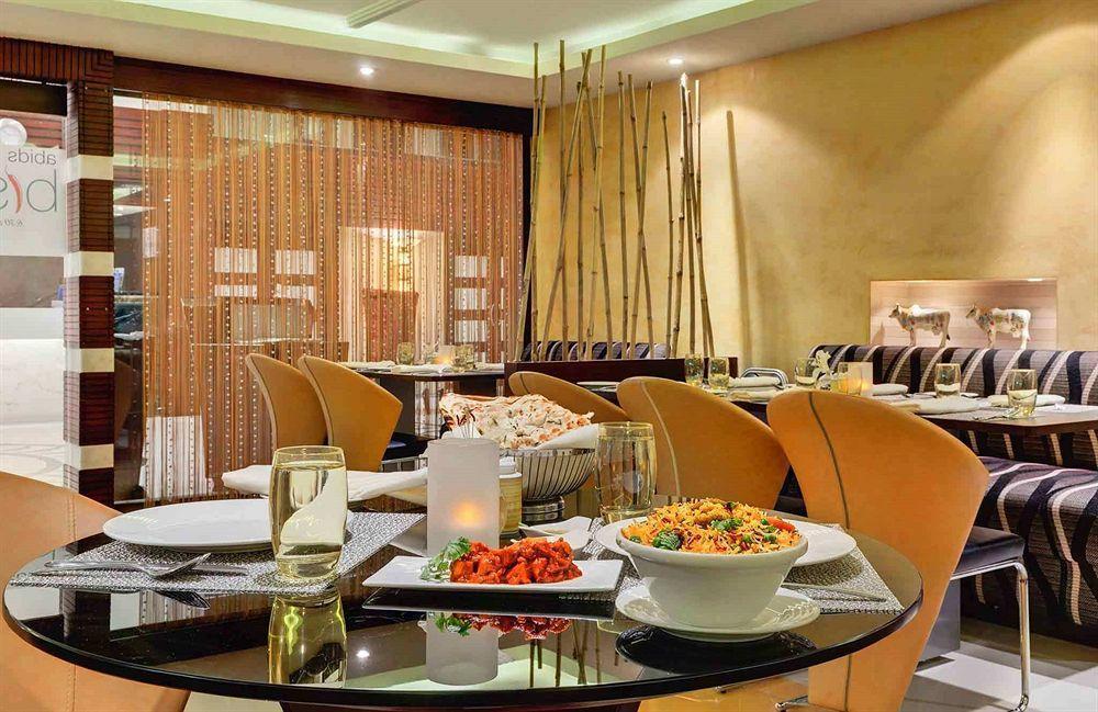 Royalton Hyderabad Abids Hotel Restaurante foto