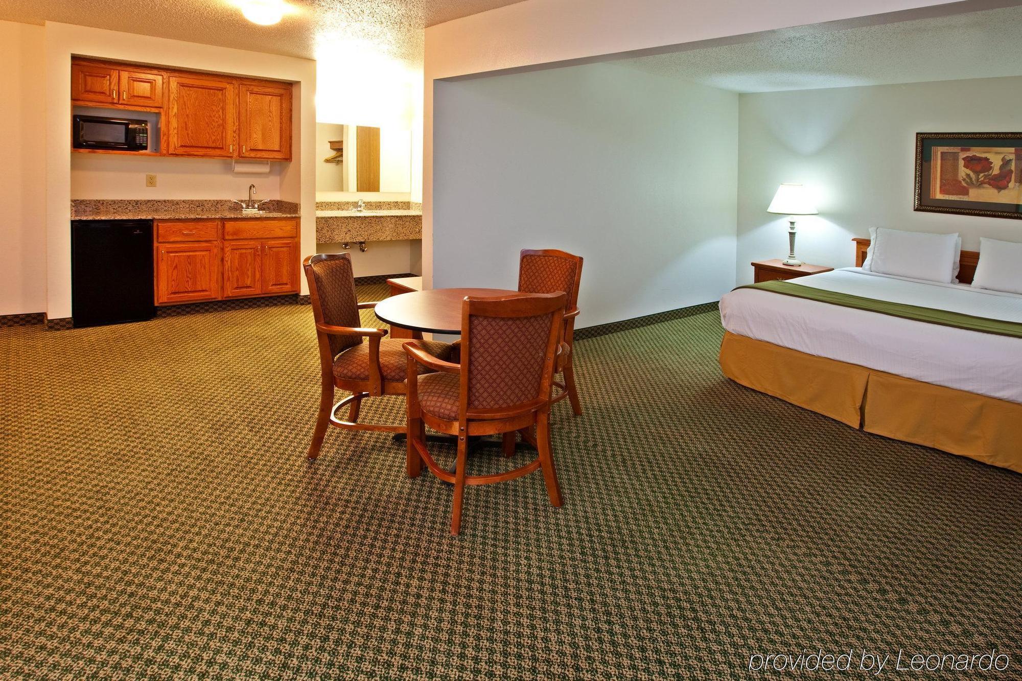 Holiday Inn Express & Suites Logan, An Ihg Hotel Quarto foto