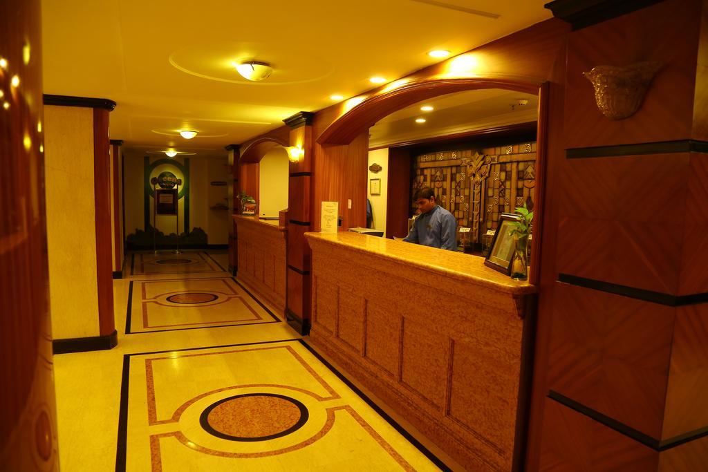 Kences Hotel -Opp Apsrtc Bus Stand Tirupati Exterior foto