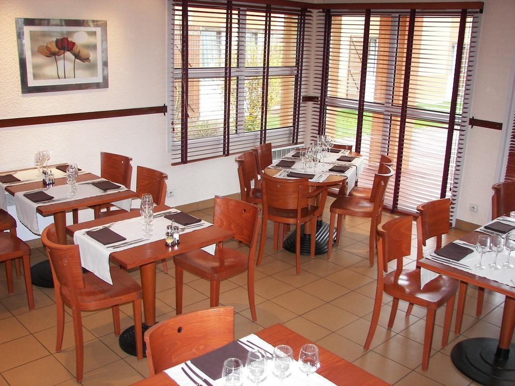 Comfort Hotel Orleans Saran Restaurante foto