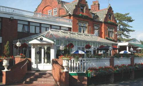 The Pines Hotel Chorley  Exterior foto