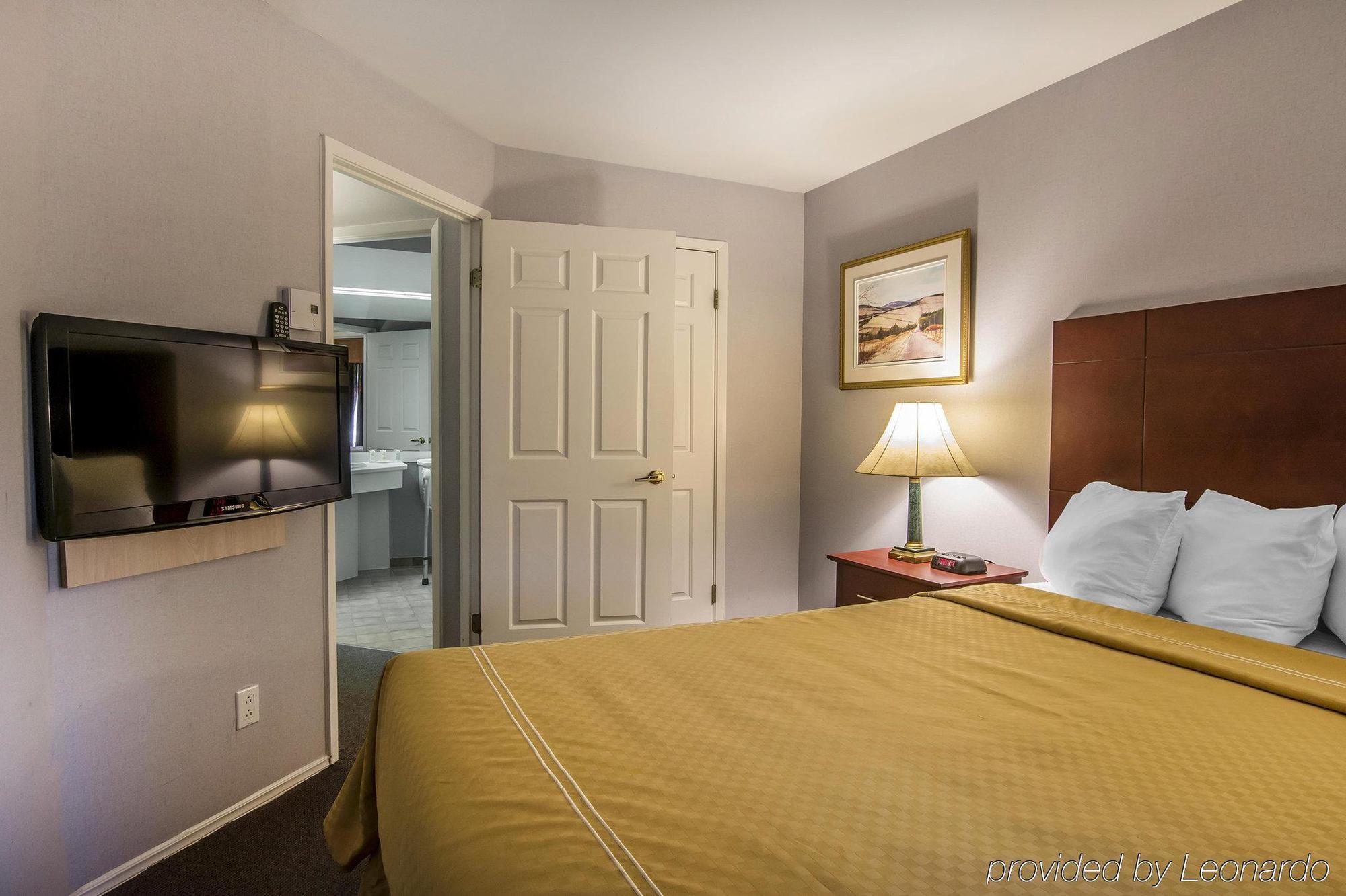 Syracuse Inn And Suites Exterior foto
