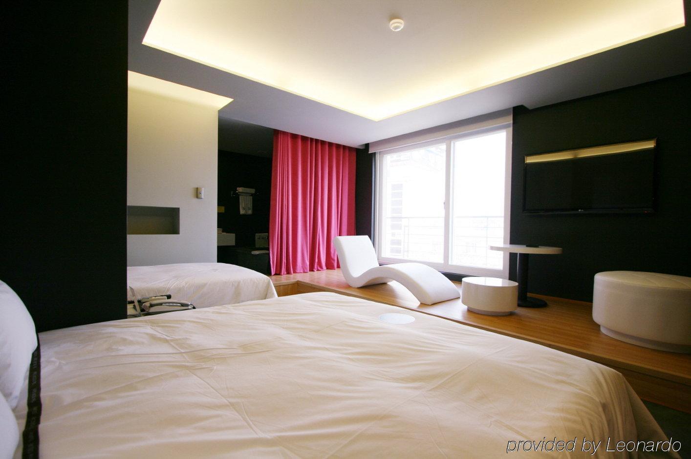 Hotel Oscar Suite Gunsan Quarto foto