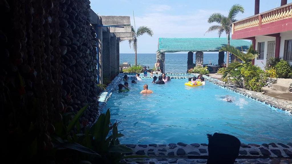 Reddoorz @ White Castle Beach Resort Iba Zambales Exterior foto